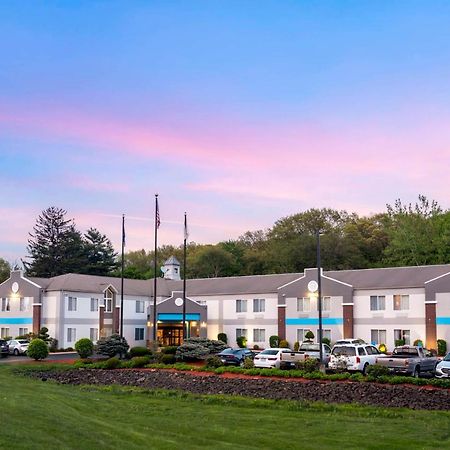 Best Western Plus New England Inn & Suites Берлин Экстерьер фото