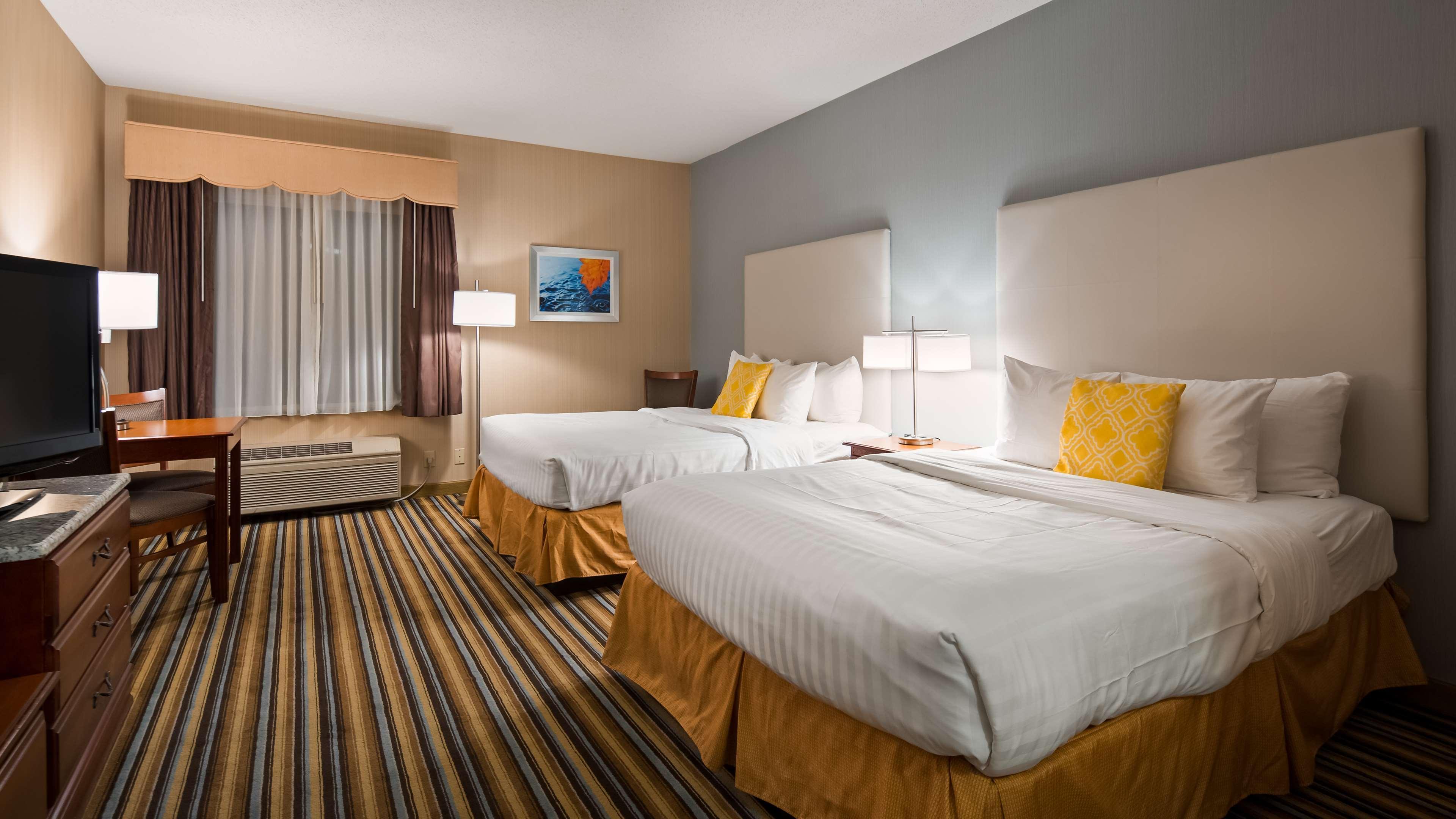 Best Western Plus New England Inn & Suites Берлин Экстерьер фото