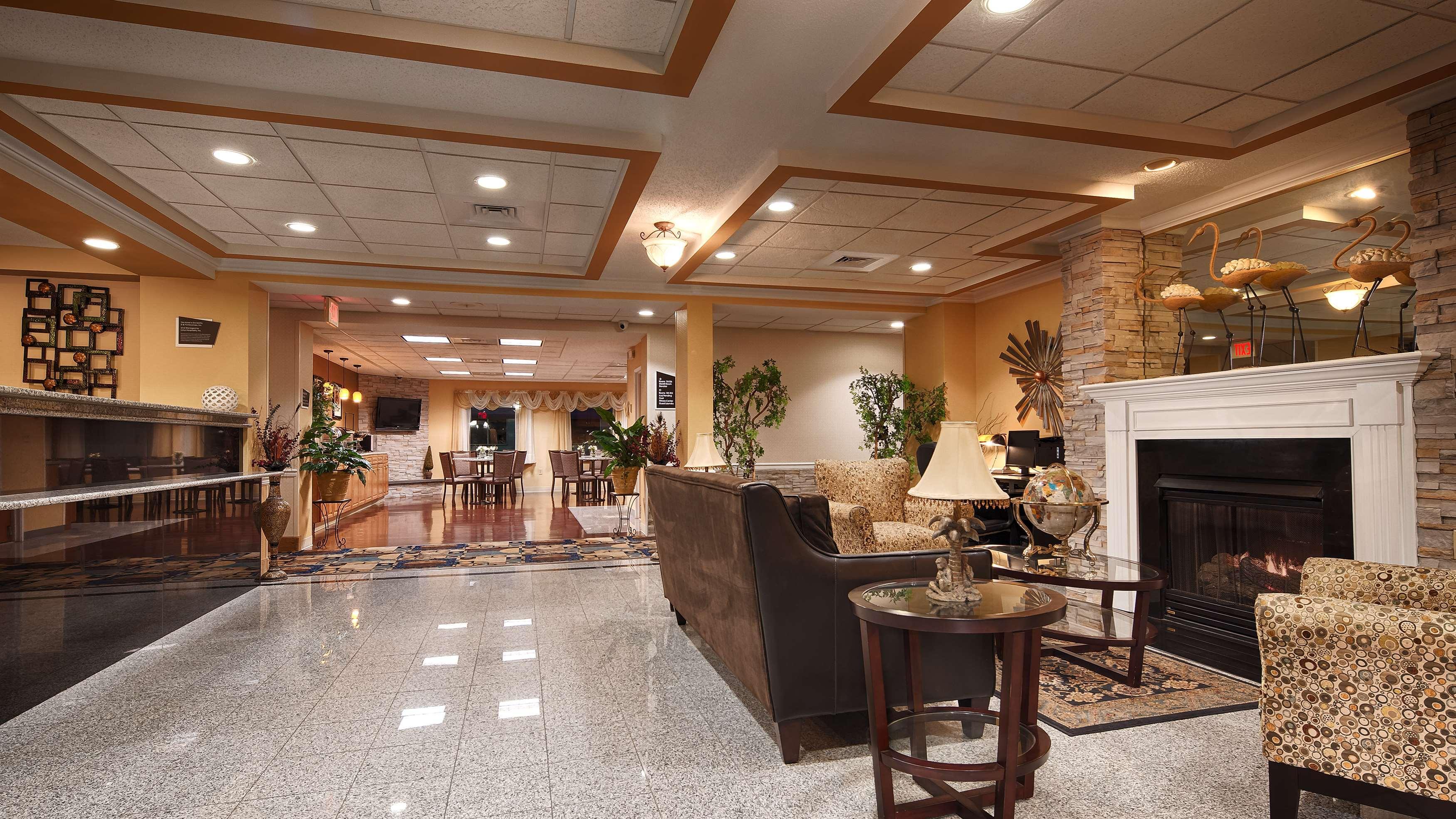 Best Western Plus New England Inn & Suites Берлин Экстерьер фото