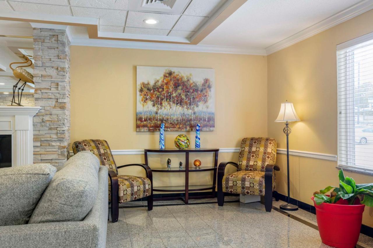Best Western Plus New England Inn & Suites Берлин Экстерьер фото
