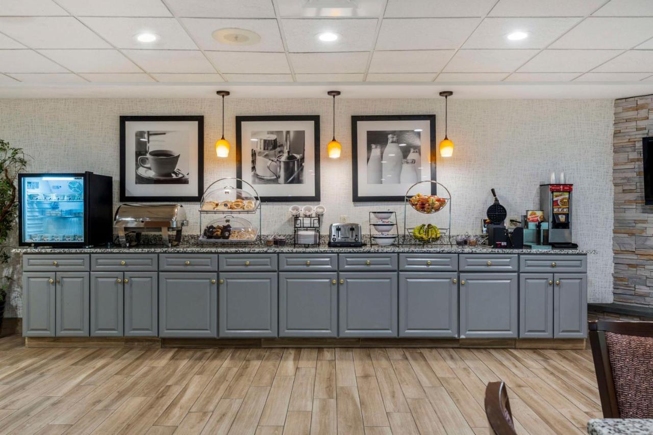 Best Western Plus New England Inn & Suites Берлин Экстерьер фото
