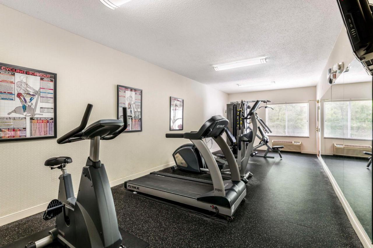 Best Western Plus New England Inn & Suites Берлин Экстерьер фото