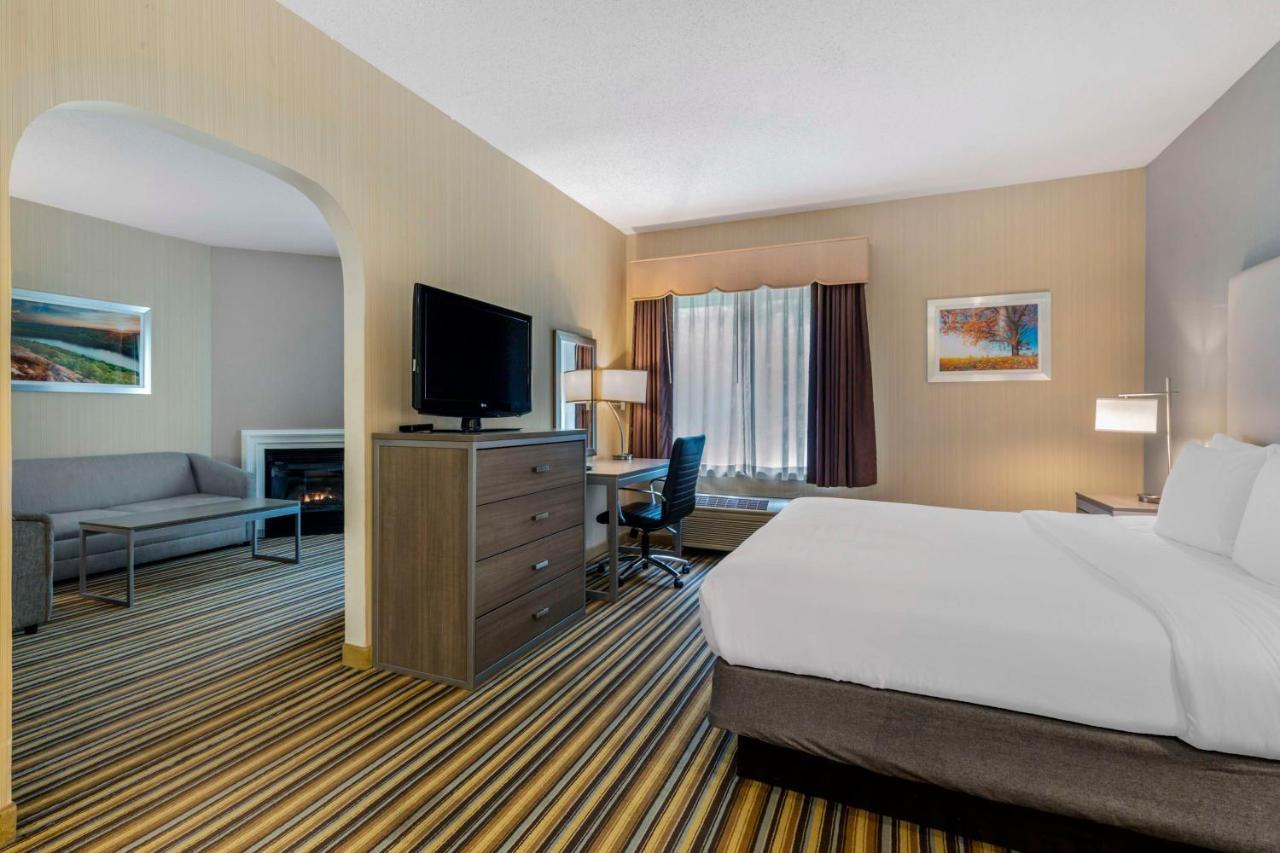 Best Western Plus New England Inn & Suites Берлин Экстерьер фото