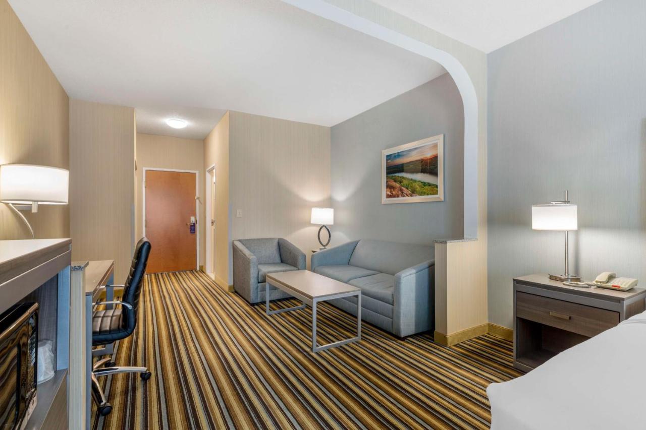 Best Western Plus New England Inn & Suites Берлин Экстерьер фото