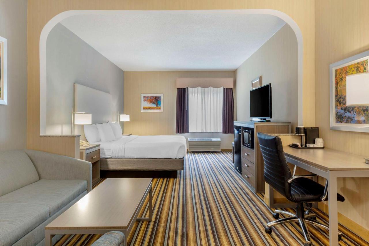 Best Western Plus New England Inn & Suites Берлин Экстерьер фото
