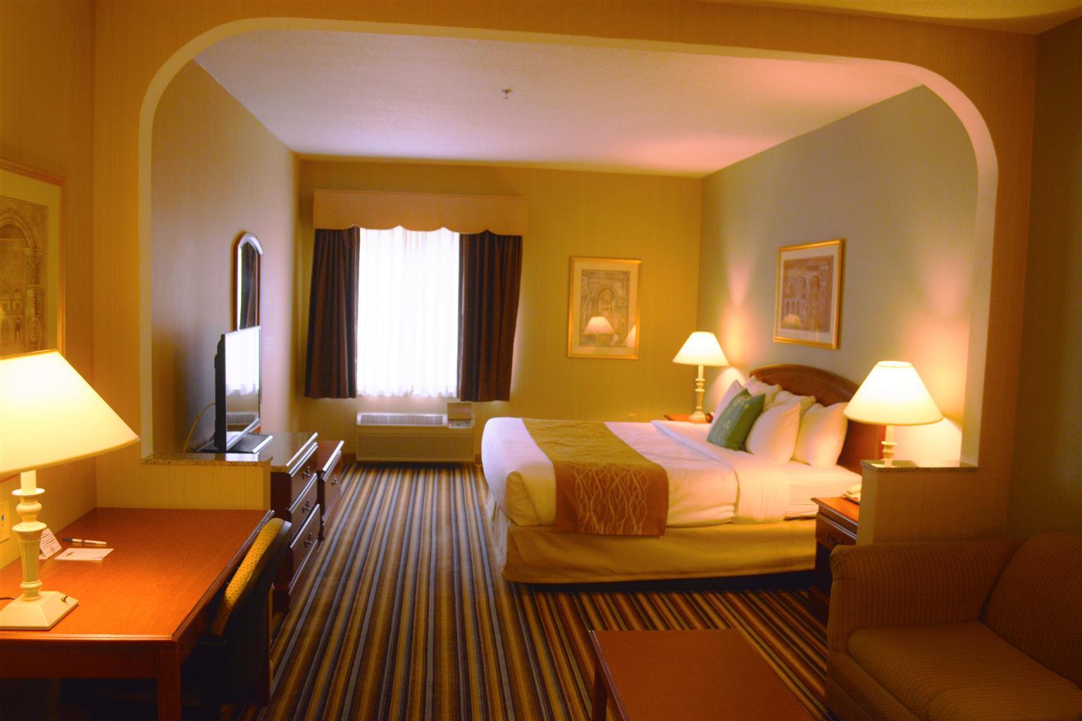 Best Western Plus New England Inn & Suites Берлин Экстерьер фото